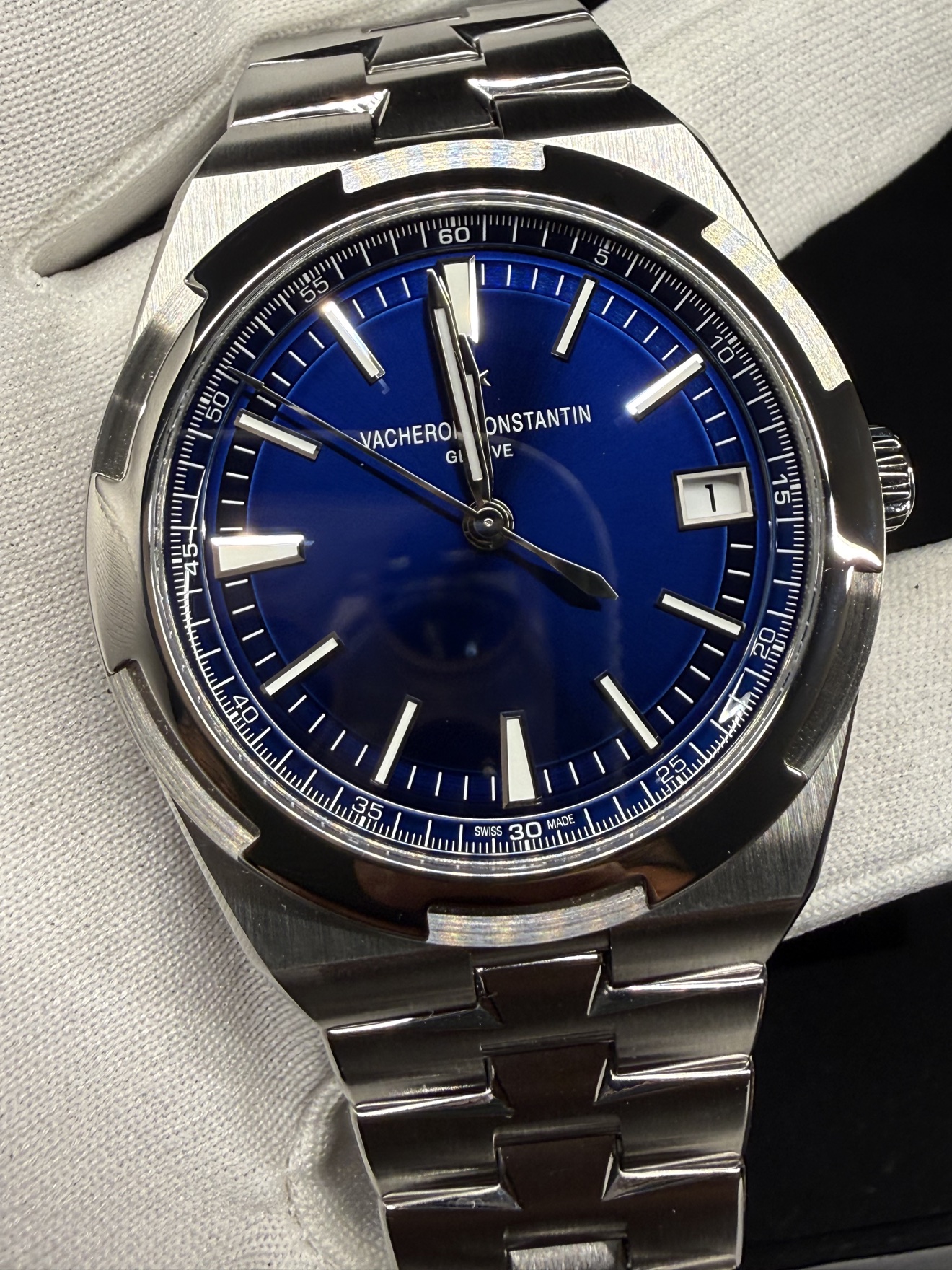 Vacheron Constantin Overseas 4520V in stainless steel with a blue dial